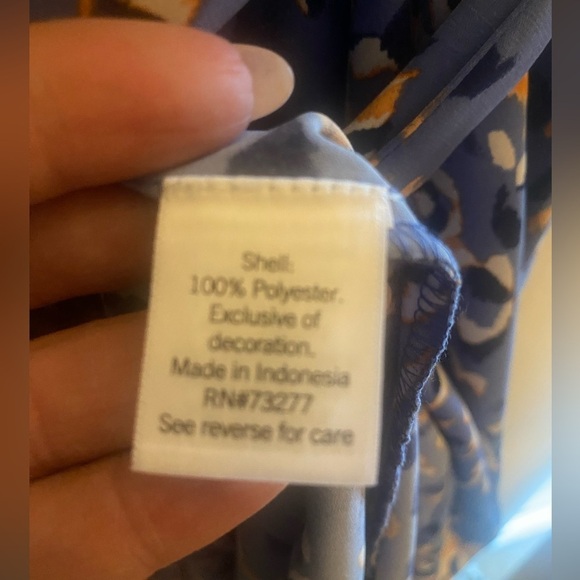 Nine West Blue/Pink Print -Asymmetrical neckline -One short -puff sleeve-2X - Picture 9 of 9